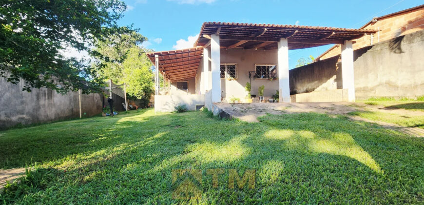 Excelente Casa com 3 Quartos, Suíte, mais uma kit nos fundos, lote vazado com 520 metros, São Sebastião /DF.