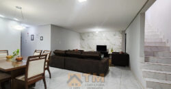 Maravilhoso Sobrado com 5 Quartos, sendo 1 Suíte, Armários Planejados, Piscina, Lotão com 270 metros, localizada no Bairro Morro da Cruz, há 20 metros da principal, em São Sebastião/DF.