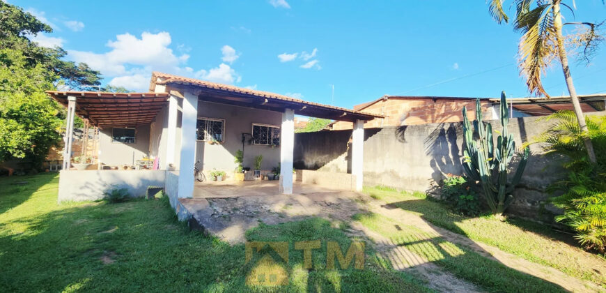 Excelente Casa com 3 Quartos, Suíte, mais uma kit nos fundos, lote vazado com 520 metros, São Sebastião /DF.