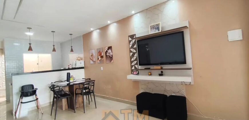 MARAVILHOSA Casa com 3 Quartos, no centro da cidade, em São Sebastião/DF. Perto de Parada de Onibus e Comercio.