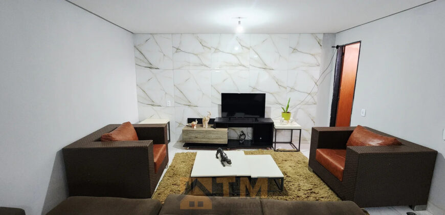 Maravilhoso Sobrado com 5 Quartos, sendo 1 Suíte, Armários Planejados, Piscina, Lotão com 270 metros, localizada no Bairro Morro da Cruz, há 20 metros da principal, em São Sebastião/DF.