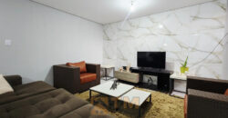 Maravilhoso Sobrado com 5 Quartos, sendo 1 Suíte, Armários Planejados, Piscina, Lotão com 270 metros, localizada no Bairro Morro da Cruz, há 20 metros da principal, em São Sebastião/DF.