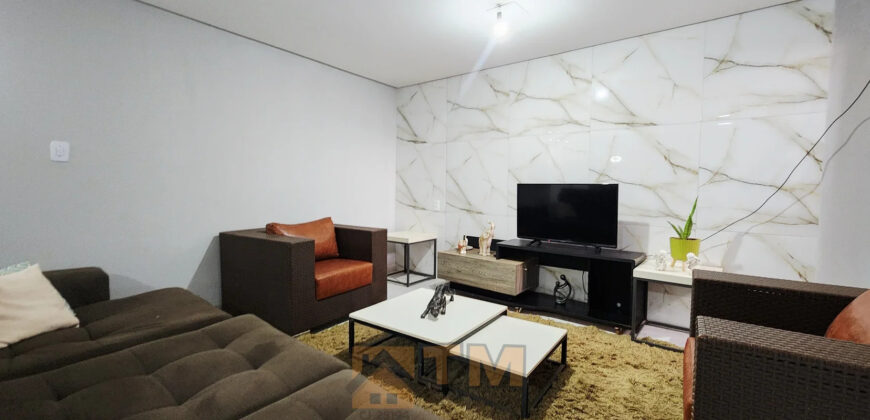 Maravilhoso Sobrado com 5 Quartos, sendo 1 Suíte, Armários Planejados, Piscina, Lotão com 270 metros, localizada no Bairro Morro da Cruz, há 20 metros da principal, em São Sebastião/DF.