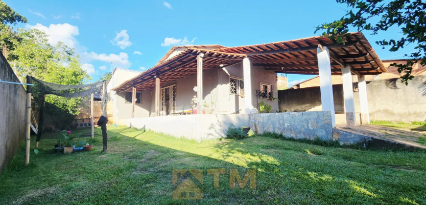 Excelente Casa com 3 Quartos, Suíte, mais uma kit nos fundos, lote vazado com 520 metros, São Sebastião /DF.