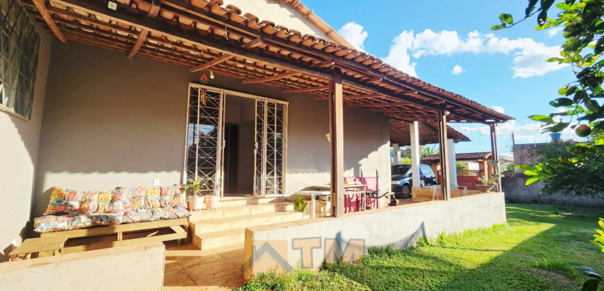 Excelente Casa com 3 Quartos, Suíte, mais uma kit nos fundos, lote vazado com 520 metros, São Sebastião /DF.