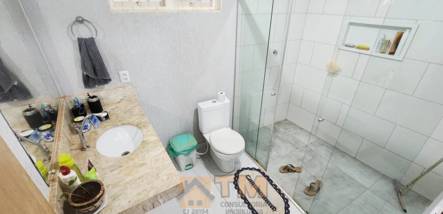 Maravilhoso Sobrado com 5 Quartos, sendo 1 Suíte, Armários Planejados, Piscina, Lotão com 270 metros, localizada no Bairro Morro da Cruz, há 20 metros da principal, em São Sebastião/DF.