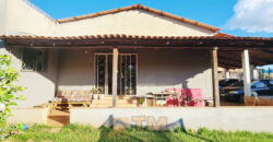 Excelente Casa com 3 Quartos, Suíte, mais uma kit nos fundos, lote vazado com 520 metros, São Sebastião /DF.