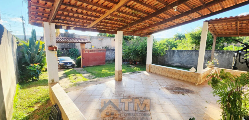 Excelente Casa com 3 Quartos, Suíte, mais uma kit nos fundos, lote vazado com 520 metros, São Sebastião /DF.