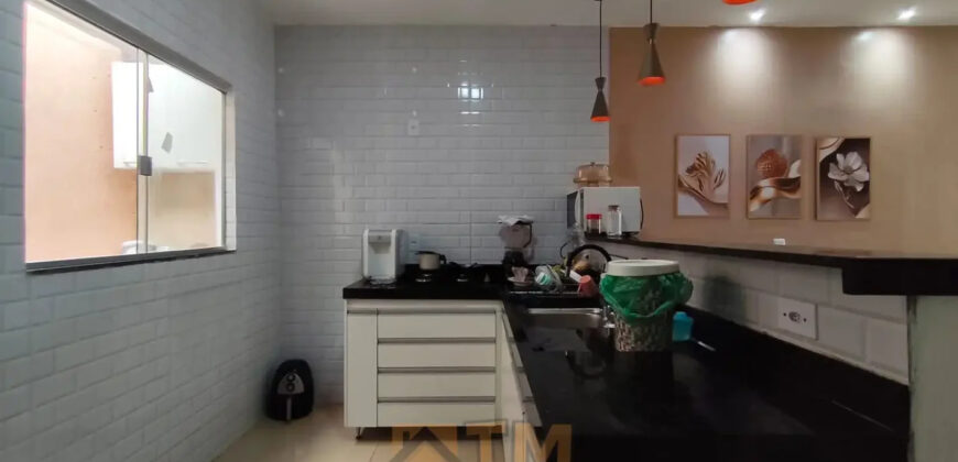 MARAVILHOSA Casa com 3 Quartos, no centro da cidade, em São Sebastião/DF. Perto de Parada de Onibus e Comercio.