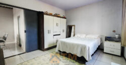 Maravilhoso Sobrado com 5 Quartos, sendo 1 Suíte, Armários Planejados, Piscina, Lotão com 270 metros, localizada no Bairro Morro da Cruz, há 20 metros da principal, em São Sebastião/DF.