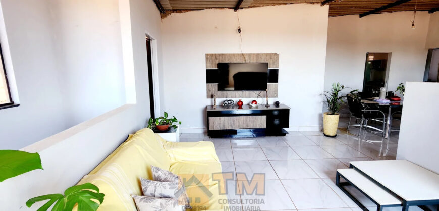 Maravilhoso Sobrado com 5 Quartos, sendo 1 Suíte, Armários Planejados, Piscina, Lotão com 270 metros, localizada no Bairro Morro da Cruz, há 20 metros da principal, em São Sebastião/DF.