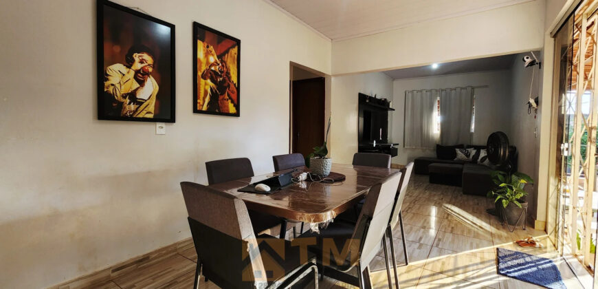 Excelente Casa com 3 Quartos, Suíte, mais uma kit nos fundos, lote vazado com 520 metros, São Sebastião /DF.