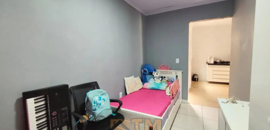 MARAVILHOSA Casa com 3 Quartos, no centro da cidade, em São Sebastião/DF. Perto de Parada de Onibus e Comercio.