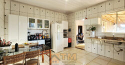 Excelente Casa com 3 Quartos, Suíte, mais uma kit nos fundos, lote vazado com 520 metros, São Sebastião /DF.