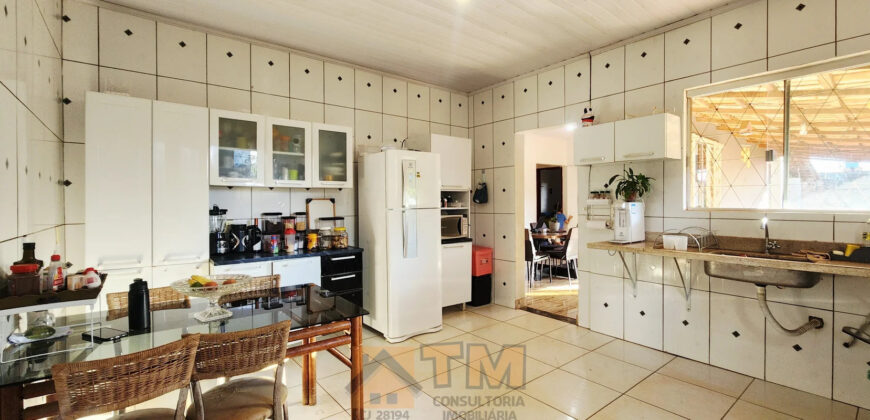 Excelente Casa com 3 Quartos, Suíte, mais uma kit nos fundos, lote vazado com 520 metros, São Sebastião /DF.