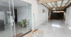 Maravilhoso Sobrado com 5 Quartos, sendo 1 Suíte, Armários Planejados, Piscina, Lotão com 270 metros, localizada no Bairro Morro da Cruz, há 20 metros da principal, em São Sebastião/DF.