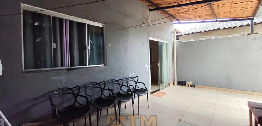 MARAVILHOSA Casa com 3 Quartos, no centro da cidade, em São Sebastião/DF. Perto de Parada de Onibus e Comercio.