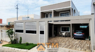 IMAGINE MORAR EM UMA CASA DE ALTO PADRÃO NO CONDOMÍNIO QUINTA DOS IPÊS, LOCALIZADO NO TRANQUILO BAIRRO JARDIM BOTÂNICO, EM BRASÍLIA. COM 3 DORMITÓRIOS, SENDO 2 SUÍTES, ESTE IMÓVEL COMBINA CONFORTO, PRATICIDADE E UM ESTILO DE VIDA SOFISTICADO, PERFEITO PARA QUEM BUSCA ESPAÇO E QUALIDADE DE VIDA PERTO DO OURO VERMELHO II.