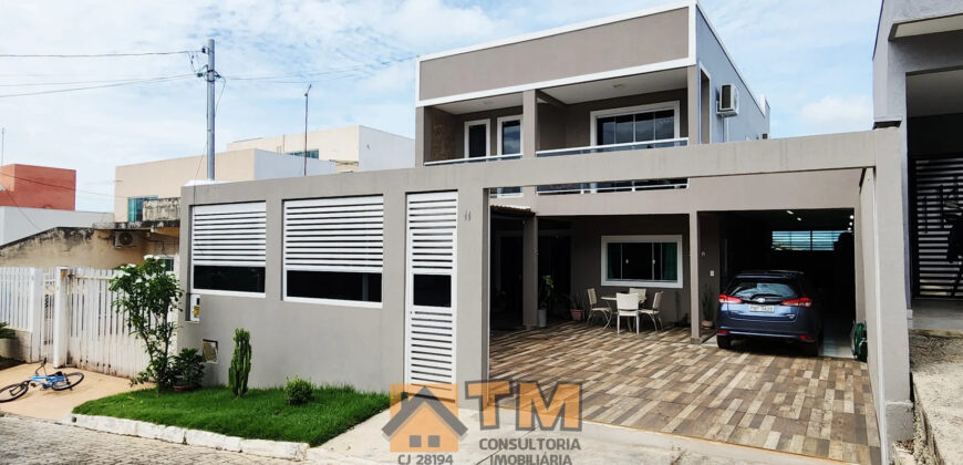 IMAGINE MORAR EM UMA CASA DE ALTO PADRÃO NO CONDOMÍNIO QUINTA DOS IPÊS, LOCALIZADO NO TRANQUILO BAIRRO JARDIM BOTÂNICO, EM BRASÍLIA. COM 3 DORMITÓRIOS, SENDO 2 SUÍTES, ESTE IMÓVEL COMBINA CONFORTO, PRATICIDADE E UM ESTILO DE VIDA SOFISTICADO, PERFEITO PARA QUEM BUSCA ESPAÇO E QUALIDADE DE VIDA PERTO DO OURO VERMELHO II.