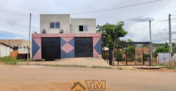 LOJA E CASA EM PONTO COMERCIAL, LOTE DE 430 M2. LOJA TODA NA LAJE E COM 2 BANHEIROS. PARTE SUPERIOR DA LOJA TEM UMA KITNET COM UM QUARTO, BANHEIRO, COZINHA E SALA INTEGRADA FALTANDO ACABAMENTO.