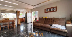 LOJA E CASA EM PONTO COMERCIAL, LOTE DE 430 M2. LOJA TODA NA LAJE E COM 2 BANHEIROS. PARTE SUPERIOR DA LOJA TEM UMA KITNET COM UM QUARTO, BANHEIRO, COZINHA E SALA INTEGRADA FALTANDO ACABAMENTO.