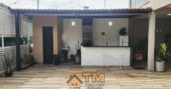 IMAGINE MORAR EM UMA CASA DE ALTO PADRÃO NO CONDOMÍNIO QUINTA DOS IPÊS, LOCALIZADO NO TRANQUILO BAIRRO JARDIM BOTÂNICO, EM BRASÍLIA. COM 3 DORMITÓRIOS, SENDO 2 SUÍTES, ESTE IMÓVEL COMBINA CONFORTO, PRATICIDADE E UM ESTILO DE VIDA SOFISTICADO, PERFEITO PARA QUEM BUSCA ESPAÇO E QUALIDADE DE VIDA PERTO DO OURO VERMELHO II.