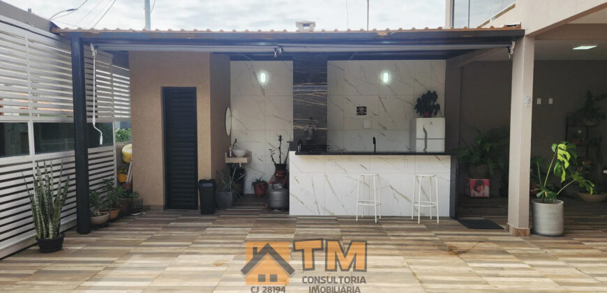 IMAGINE MORAR EM UMA CASA DE ALTO PADRÃO NO CONDOMÍNIO QUINTA DOS IPÊS, LOCALIZADO NO TRANQUILO BAIRRO JARDIM BOTÂNICO, EM BRASÍLIA. COM 3 DORMITÓRIOS, SENDO 2 SUÍTES, ESTE IMÓVEL COMBINA CONFORTO, PRATICIDADE E UM ESTILO DE VIDA SOFISTICADO, PERFEITO PARA QUEM BUSCA ESPAÇO E QUALIDADE DE VIDA PERTO DO OURO VERMELHO II.