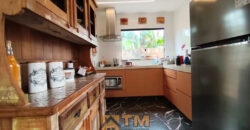 LOJA E CASA EM PONTO COMERCIAL, LOTE DE 430 M2. LOJA TODA NA LAJE E COM 2 BANHEIROS. PARTE SUPERIOR DA LOJA TEM UMA KITNET COM UM QUARTO, BANHEIRO, COZINHA E SALA INTEGRADA FALTANDO ACABAMENTO.