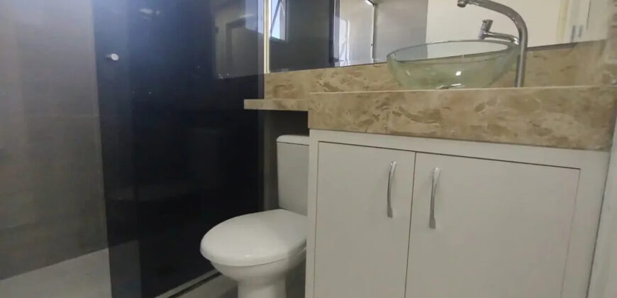 O CONDOMÍNIO JARDINS DAS ACÁCIAS POSSUI UMA EXCELENTE LOCALIZAÇÃO, PRÓXIMO A MERCADOS, FARMÁCIAS, POSTOS DE GASOLINA E PADARIAS, CONTA COM PORTARIA E RONDA 24HRS, E OFERECE CONFORTO E LAZER NOS PLAYGROUNDS PARA CRIANÇAS, CHURRASQUEIRA, QUADRA ESPORTIVA E SALA DE JOGOS.