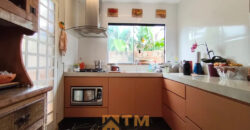 LOJA E CASA EM PONTO COMERCIAL, LOTE DE 430 M2. LOJA TODA NA LAJE E COM 2 BANHEIROS. PARTE SUPERIOR DA LOJA TEM UMA KITNET COM UM QUARTO, BANHEIRO, COZINHA E SALA INTEGRADA FALTANDO ACABAMENTO.