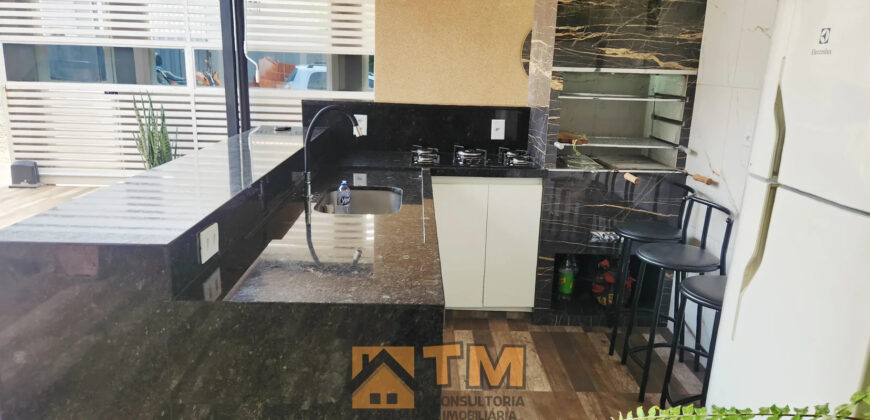 IMAGINE MORAR EM UMA CASA DE ALTO PADRÃO NO CONDOMÍNIO QUINTA DOS IPÊS, LOCALIZADO NO TRANQUILO BAIRRO JARDIM BOTÂNICO, EM BRASÍLIA. COM 3 DORMITÓRIOS, SENDO 2 SUÍTES, ESTE IMÓVEL COMBINA CONFORTO, PRATICIDADE E UM ESTILO DE VIDA SOFISTICADO, PERFEITO PARA QUEM BUSCA ESPAÇO E QUALIDADE DE VIDA PERTO DO OURO VERMELHO II.