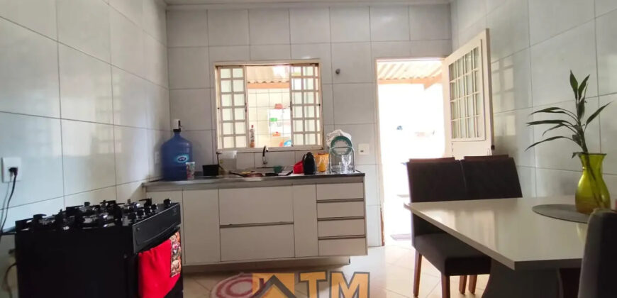 EXCELENTE CASA COM 2 QUARTOS, PROXIMO AO SUPER MERCADO CONQUISTA, E PARADA DE ONIBUS, NO BAIRRO MORRO DA CRUZ, EM SÃO SEBASTIÃO/DF.