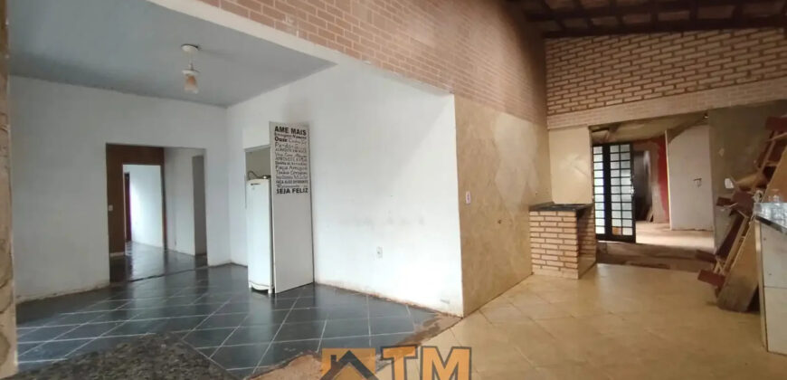 CASA COM 4 QUARTOS, NO BAIRRO MORRO DA CRUZ EM SÃO SEBASTIÃO DF. LOTE DE 400 METROS, PRÓXIMO A CHÁCARA DA ESCOLA MASTER.