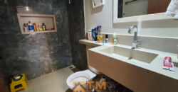 LOJA E CASA EM PONTO COMERCIAL, LOTE DE 430 M2. LOJA TODA NA LAJE E COM 2 BANHEIROS. PARTE SUPERIOR DA LOJA TEM UMA KITNET COM UM QUARTO, BANHEIRO, COZINHA E SALA INTEGRADA FALTANDO ACABAMENTO.