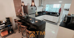 IMAGINE MORAR EM UMA CASA DE ALTO PADRÃO NO CONDOMÍNIO QUINTA DOS IPÊS, LOCALIZADO NO TRANQUILO BAIRRO JARDIM BOTÂNICO, EM BRASÍLIA. COM 3 DORMITÓRIOS, SENDO 2 SUÍTES, ESTE IMÓVEL COMBINA CONFORTO, PRATICIDADE E UM ESTILO DE VIDA SOFISTICADO, PERFEITO PARA QUEM BUSCA ESPAÇO E QUALIDADE DE VIDA PERTO DO OURO VERMELHO II.