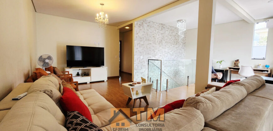 IMAGINE MORAR EM UMA CASA DE ALTO PADRÃO NO CONDOMÍNIO QUINTA DOS IPÊS, LOCALIZADO NO TRANQUILO BAIRRO JARDIM BOTÂNICO, EM BRASÍLIA. COM 3 DORMITÓRIOS, SENDO 2 SUÍTES, ESTE IMÓVEL COMBINA CONFORTO, PRATICIDADE E UM ESTILO DE VIDA SOFISTICADO, PERFEITO PARA QUEM BUSCA ESPAÇO E QUALIDADE DE VIDA PERTO DO OURO VERMELHO II.