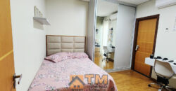 IMAGINE MORAR EM UMA CASA DE ALTO PADRÃO NO CONDOMÍNIO QUINTA DOS IPÊS, LOCALIZADO NO TRANQUILO BAIRRO JARDIM BOTÂNICO, EM BRASÍLIA. COM 3 DORMITÓRIOS, SENDO 2 SUÍTES, ESTE IMÓVEL COMBINA CONFORTO, PRATICIDADE E UM ESTILO DE VIDA SOFISTICADO, PERFEITO PARA QUEM BUSCA ESPAÇO E QUALIDADE DE VIDA PERTO DO OURO VERMELHO II.