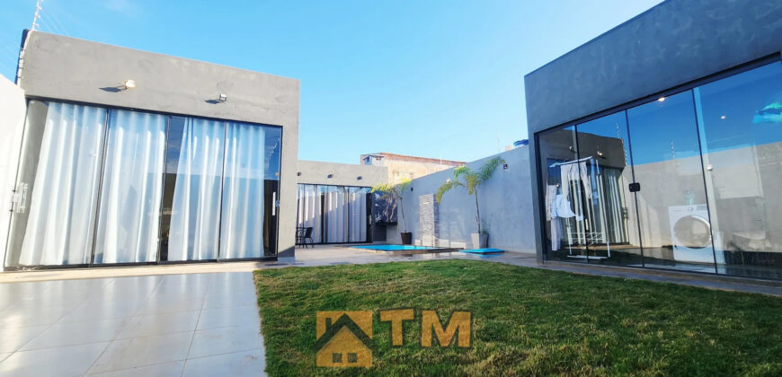 CASA SLIM E MODERNA À VENDA NO CAPÃO, PRÓXIMA À BR, PERTO DA REGIONA DE ENSINO, EM SÃO SEBASTIÃO/DF, COM PROJETO CONTEMPORÂNEO, AMBIENTES INTEGRADOS E EXCELENTE ÁREA DE LAZER.