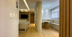 Descubra um aconchegante apartamento totalmente decorado para você, todo com mobília nova. Uma linda vista, bem localizado, oferece o equilíbrio perfeito entre conforto e praticidade para seu estilo de vida, em uma das melhores quadras da Asa Norte, SQN 314, em Brasília/DF.