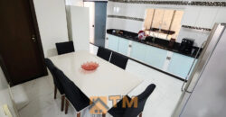 MARAVILHOSO SOBRADO COM FINO ACABAMENTO, COM ARMÁRIOS PLANEJADOS, PORCELANATO, COM 2 LAJES, ESTRUTURA PARA MAIS 1 ANDAR, NO BAIRRO RESIDENCIAL VITÓRIA, EM SÃO SEBASTIÃO/DF.