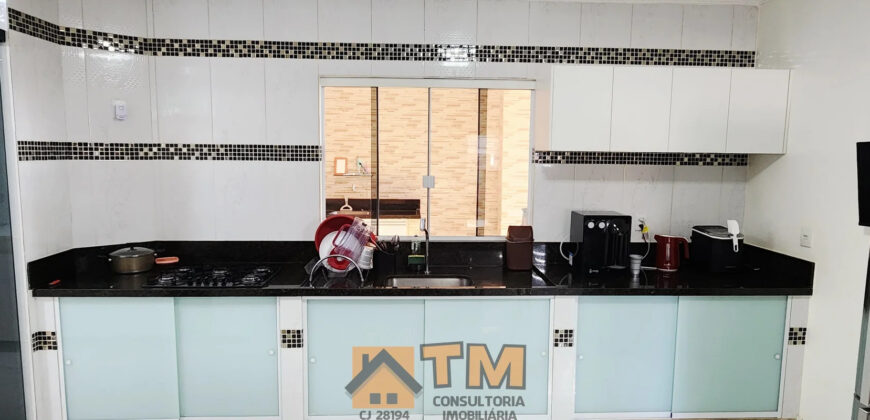 MARAVILHOSO SOBRADO COM FINO ACABAMENTO, COM ARMÁRIOS PLANEJADOS, PORCELANATO, COM 2 LAJES, ESTRUTURA PARA MAIS 1 ANDAR, NO BAIRRO RESIDENCIAL VITÓRIA, EM SÃO SEBASTIÃO/DF.