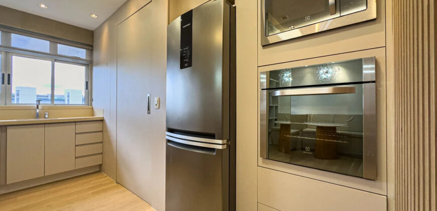 Descubra um aconchegante apartamento totalmente decorado para você, todo com mobília nova. Uma linda vista, bem localizado, oferece o equilíbrio perfeito entre conforto e praticidade para seu estilo de vida, em uma das melhores quadras da Asa Norte, SQN 314, em Brasília/DF.