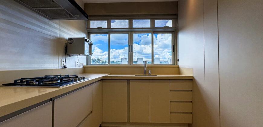 Descubra um aconchegante apartamento totalmente decorado para você, todo com mobília nova. Uma linda vista, bem localizado, oferece o equilíbrio perfeito entre conforto e praticidade para seu estilo de vida, em uma das melhores quadras da Asa Norte, SQN 314, em Brasília/DF.