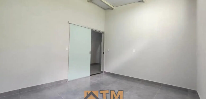 EXCELENTE CASA, NOVA, MODERNA, NO BAIRRO MORRO DA CRUZ, EM UM PEQUENO CONDOMINIO, TOTALMENTE FECHADO, EM SÃO SEBASTIÃO/DF.