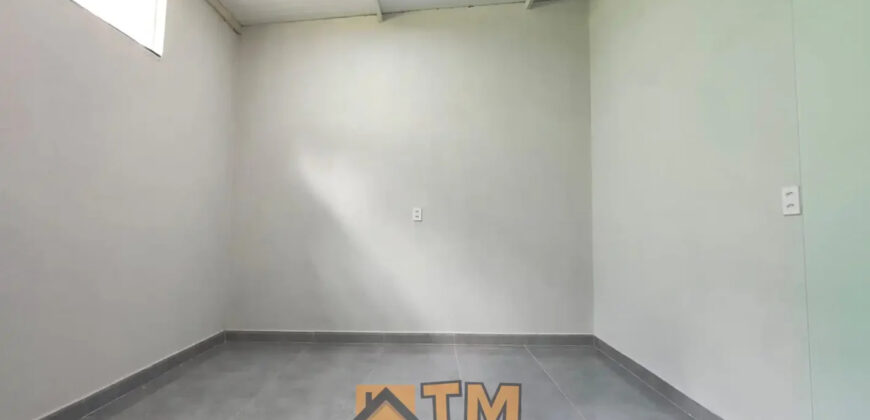 EXCELENTE CASA, NOVA, MODERNA, NO BAIRRO MORRO DA CRUZ, EM UM PEQUENO CONDOMINIO, TOTALMENTE FECHADO, EM SÃO SEBASTIÃO/DF.