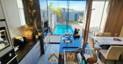 CASA SLIM E MODERNA À VENDA NO CAPÃO, PRÓXIMA À BR, PERTO DA REGIONA DE ENSINO, EM SÃO SEBASTIÃO/DF, COM PROJETO CONTEMPORÂNEO, AMBIENTES INTEGRADOS E EXCELENTE ÁREA DE LAZER.