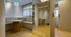 Descubra um aconchegante apartamento totalmente decorado para você, todo com mobília nova. Uma linda vista, bem localizado, oferece o equilíbrio perfeito entre conforto e praticidade para seu estilo de vida, em uma das melhores quadras da Asa Norte, SQN 314, em Brasília/DF.