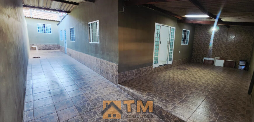 CASA COM 3 QUARTOS, MAIS UMA KIT, BEM LOCALIZADA, NO BAIRRO MORRO AZUL, ENTRADA DA CIDADE, EM SÃO SEBASTIÃO/DF.