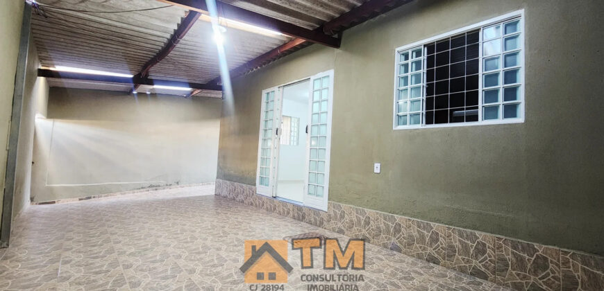 CASA COM 3 QUARTOS, MAIS UMA KIT, BEM LOCALIZADA, NO BAIRRO MORRO AZUL, ENTRADA DA CIDADE, EM SÃO SEBASTIÃO/DF.