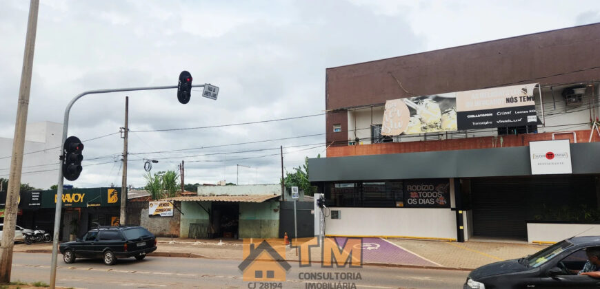 EXCELENTE LOTE COMERCIAL, NA PRINCIPAL AVENIDA DA CIDADE, ABAIXO DA PADARIA PAPIU, E DO SETOR DE FARMACIA, AO LADO DO SUSHI MANIA.